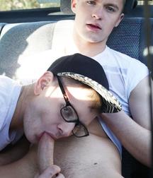 Hitchiker Boys 5c071de473d5f.jpg
