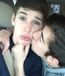 Hot Couples 5d5de8ee6bb0d.jpg