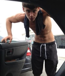 YOUNG & HOT3