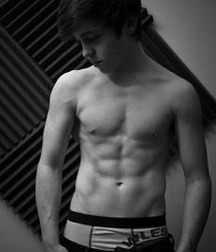 YOUNG & HOT3 56e2b4f3e176e.jpg