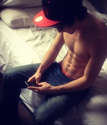 YOUNG & HOT3 56e2b503d0a0e.jpg