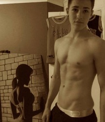YOUNG & HOT3 56e2b5076d368.jpg