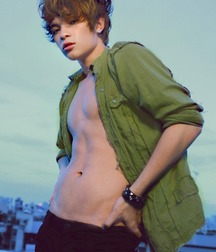 YOUNG & HOT3 56e2b52e0ca7c.jpg
