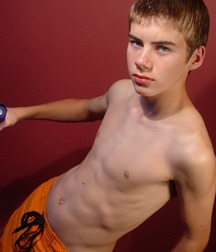 TWO CUTE BOYS 57010430d0bf0.jpg