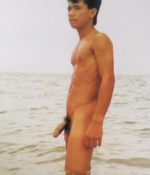 Oriental Guys 5ad7dc3230873.jpg