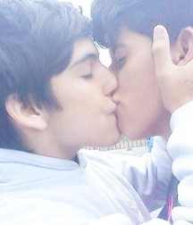 Chicos besando 5c5ccc2d1cdaa.jpg