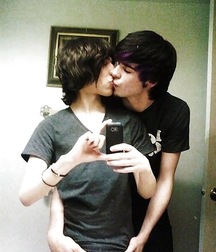 Chicos besando 5c5ccc57d405e.jpg