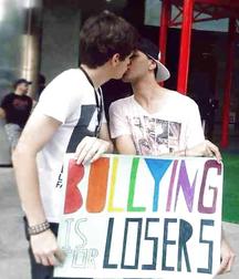 Chicos besando 5c5ccc68cbe75.jpg