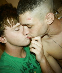 Chicos besando 5c5cccacd2635.jpg