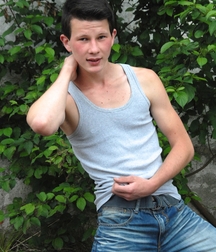 EB - Benjamin Daniels Gay Tube 5f8aa78d9ab0c.jpg