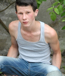 EB - Benjamin Daniels Gay Tube 5f8aa819440a0.jpg