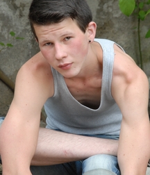 EB - Benjamin Daniels Gay Tube 5f8aa82a2eeaf.jpg