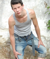 EB - Benjamin Daniels Gay Tube 5f8aa93fd53aa.jpg