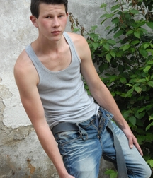 EB - Benjamin Daniels Gay Tube 5f8aa956e6c12.jpg