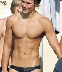 Twinks In Speedos 5acdb4c8e8431.jpg