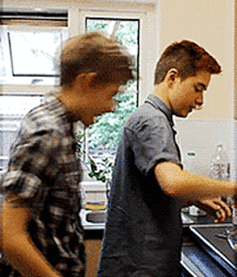Twinks In Action (Gifs) 5adcdc36b7c4c.gif
