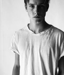 Barefoodrunner's Cute Boys 5cfa77d259c99.jpg