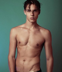 Hot Shirtless Boys 5df81078c429a.jpg