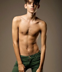 Hot Shirtless Boys 5df8107c5e96b.jpg