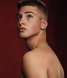 Please shirtless keep a distance! 5f19fd462a8e6.jpg