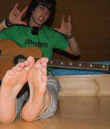 Barefoot boy 2 5f5256444c835.jpg