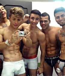 Hot guys -- no nudes 5a8979c52334f.jpg