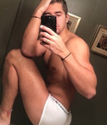 Hot guys -- no nudes 5a8979d80d582.jpg