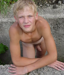 summer boy 58b2e3c1670cb.jpg