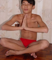 ASIAN BOY RON 58e5392a0d1ed.jpg