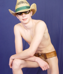 VINNIE-MODEL BOY 590439d6344e0.jpg