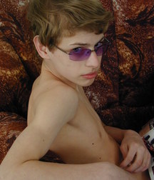 Alex - I read a magazine 59d9216820e53.jpg