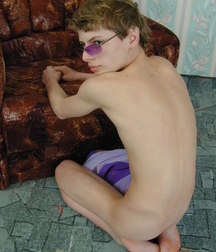 Alex - I read a magazine 59d921842bcfa.jpg