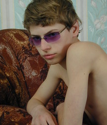 Alex - I read a magazine 59d92187c4781.jpg