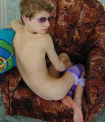 Alex - I read a magazine 59d9219fae065.jpg