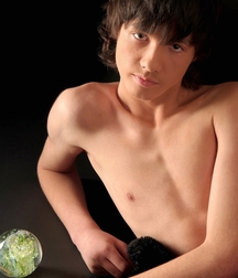 MODEL BOY 2