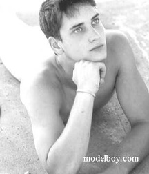 EXCLUSIVE:VINTAGE BOYS MODEL 5b8249202512d.jpg