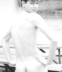 EXCLUSIVE:VINTAGE BOYS MODEL 5b82492a17da9.jpg