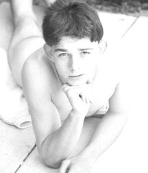 EXCLUSIVE:VINTAGE BOYS MODEL 5b82492f37b5a.jpg