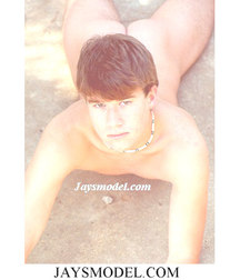 EXCLUSIVE:VINTAGE BOYS MODEL 5b82494d29a5b.jpg