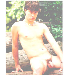 EXCLUSIVE:VINTAGE BOYS MODEL 5b82494ea0e8f.jpg