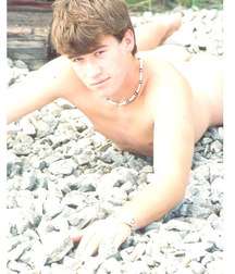 EXCLUSIVE:VINTAGE BOYS MODEL 5b82496d1f18d.jpg