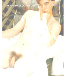 EXCLUSIVE:VINTAGE BOYS MODEL 5b82499917119.jpg