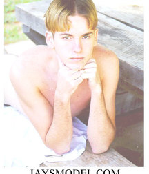 EXCLUSIVE:VINTAGE BOYS MODEL 5b8249f5e448b.jpg