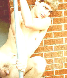 EXCLUSIVE:VINTAGE BOYS MODEL 5b824a2d5b949.jpg