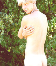 EXCLUSIVE:VINTAGE BOYS MODEL 5b824a4f6b97b.jpg