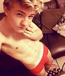 Sirius - 18 year old selfies 571fad85dd592.jpg