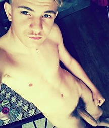 Sirius - 18 year old selfies 571fad8f88bff.jpg
