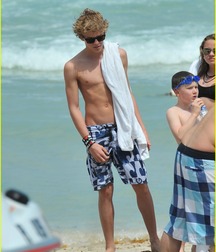 Teen Celebs 56fd30ec079f5.jpg