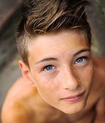 The EYES have it!  58d820eec389b.jpg