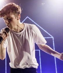 Out And Famous Part I--Troye Sivan!  590501680b6bc.jpg